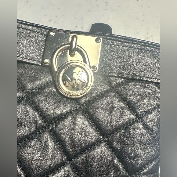 Michael Kors Quilted Leather Hamilton Gold Lock Black 100% Leather Gloves Large - Picture 5 of 7